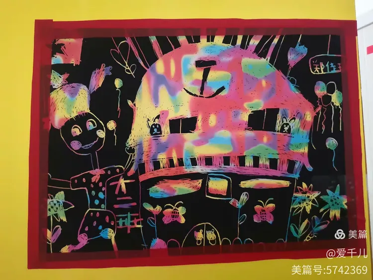 大二班的小朋友采用"刮画"的形式,表达出"童心向党"的情怀